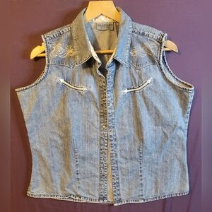 Wrangler Blues Vintage Denim Sleeveless Vest With Pearl Snap Buttons. Size XL